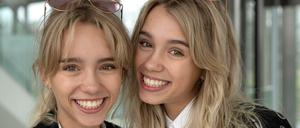 Auf Youtube die Bedenken weglächeln. Die Influencerinnen Mimi und Maja (Lisa und Lena Mantler). 