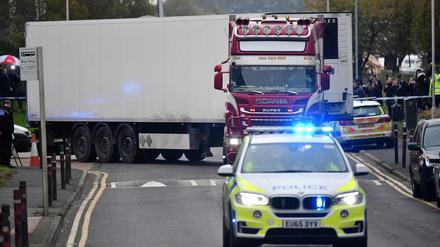 Am Mittwochabend transportierte die Polizei den Lkw weg vom Fundort.