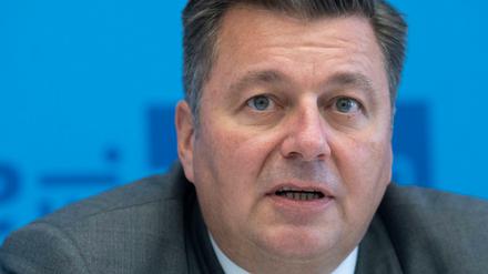 Andreas Geisel (SPD), Innensenator von Berlin, bei einem Pressegespräch.