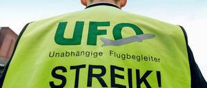 Fast 100 Flüge fielen am Sonntag aus, knapp 20 in Berlin bei der Lufthansa-Tochter Eurowings. 