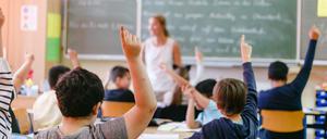 Die Verbeamtung könnte erheblich gegen den Lehrermangel helfen, lautet die Erwartung der Befürworter.