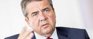 Sigmar Gabriel war Vorsitzender der SPD und mehrfach Bundesminister. Er ist Vorsitzender der Atlantik-Brücke.