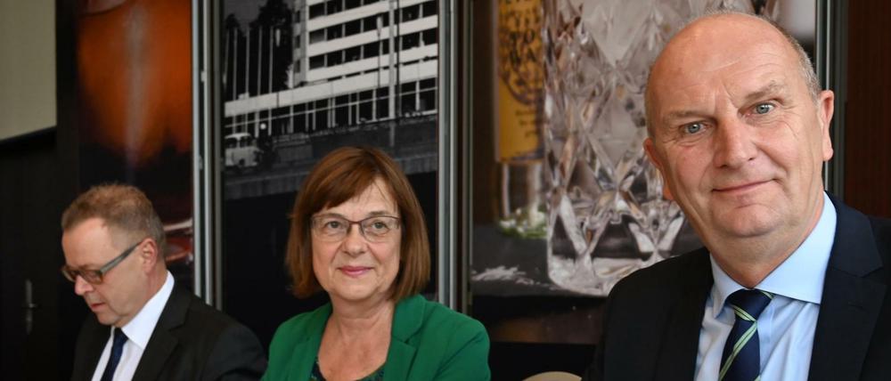 Dietmar Woidke (SPD, v.r.n.l.), Ministerpräsident von Brandenburg, Ursula Nonnemacher (Bündnis 90/ Die Grünen), und Michael Stübgen (CDU).