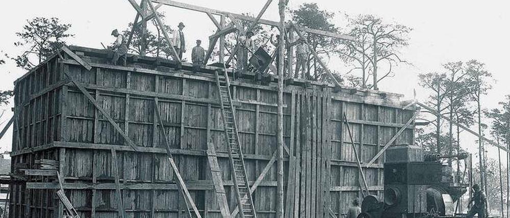 Der 1919 geborene Horst Krüger wuchs in der Berliner Siedlung Eichkamp auf. Die Häuser wurden im Wesentlichen in den 1920er Jahren gebaut.