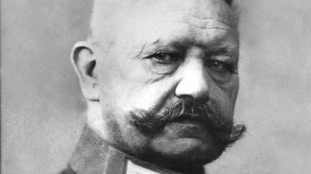 Die undatierte Aufnahme zeigt den Generalfeldmarschall und Reichspräsidenten Paul von Hindenburg, der am 2.Oktober 1847 in Posen geboren wurde. 