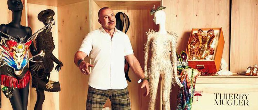 Manfred Thierry Mugler, 71, sieht nicht mehr aus wie ein Balletttänzer. Nach vielen Metamorphosen ist er ist aber noch immer kreativ wie eh und je.
