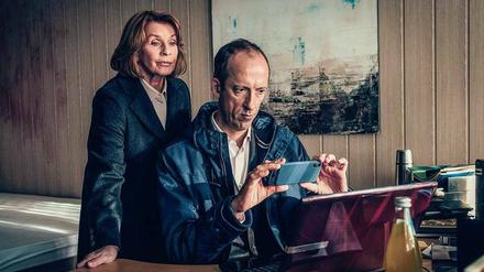Mit der Vergangenheit konfrontiert: Dr. Eva Maria Prohacek (Senta Berger) und ihr langjähriger Ermittlungspartner André Langner (Rudolf Krause).