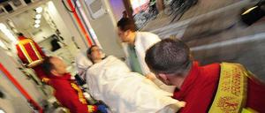 Bei einer Übung wird im Mai 2019 ein Terroranschlag simuliert - das Behring-Krankenhaus in Berlin-Zehlendorf hat den Test bestanden.