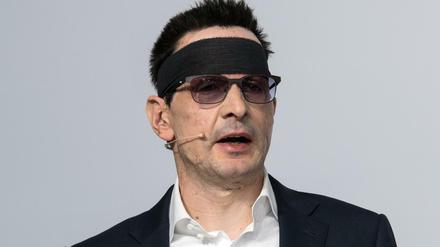 Ein Jahr nach dem Anschlag trat Bernhard Günther erstmals wieder öffentlich auf. (Archivbild aus dem März 2019)