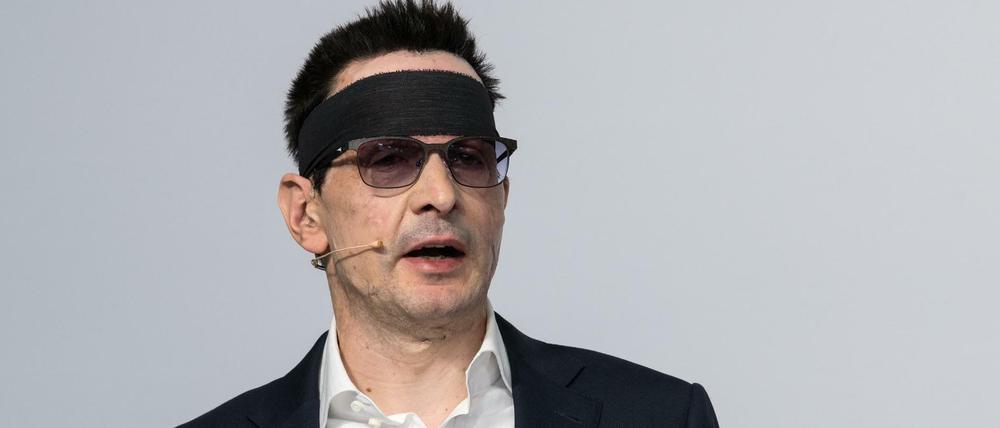 Ein Jahr nach dem Anschlag trat Bernhard Günther erstmals wieder öffentlich auf. (Archivbild aus dem März 2019)