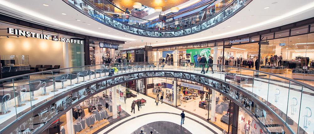 Auch in der Mall of Berlin ist an diesem Samstag weniger los als sonst.