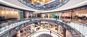 Auch in der Mall of Berlin ist an diesem Samstag weniger los als sonst. 