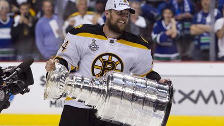 2011 gewann Dennis Seidenberg den Stanley Cup. 