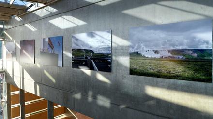 Die Ausstellung „Ocean Dwellers in den Nordischen Botschaften Berlin. Es wird Kunst zum Thema Meer gezeigt.  