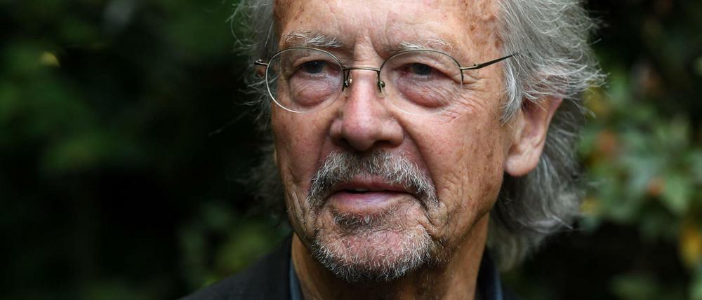 Die Schwedische Akademie und namenhafte Literaturkritiker verteidigen den Autor