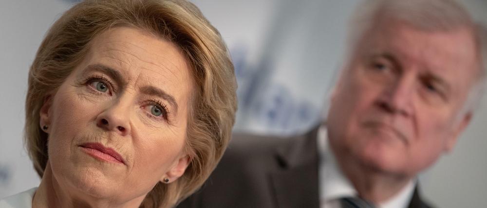 Zwei Politiker, eine Obsession. Seehofer (CSU ) und von der Leyen (CDU) tragen zur steilen Karriere des Heimatschutzes bei.