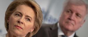 Zwei Politiker, eine Obsession. Seehofer (CSU ) und von der Leyen (CDU) tragen zur steilen Karriere des Heimatschutzes bei.