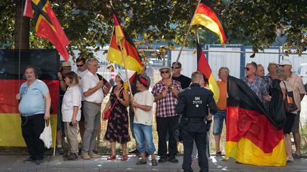 Teilnehmer einer Demonstration der islamfeindlichen Pegida-Bewegung in Dresden. 
