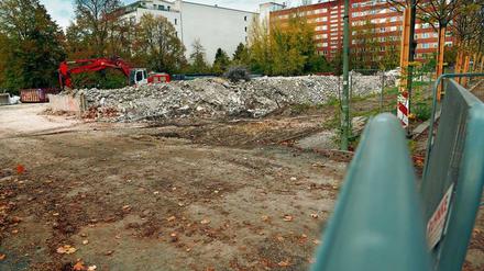 Schädlich. Anwohner seien nicht über den Asbestfund informiert worden.
