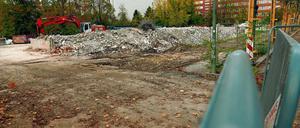 Schädlich. Anwohner seien nicht über den Asbestfund informiert worden.