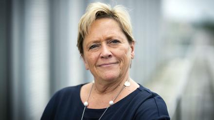 Porträtfoto von Susanne Eisenmann, Kultusministerin in Baden-Württemberg.