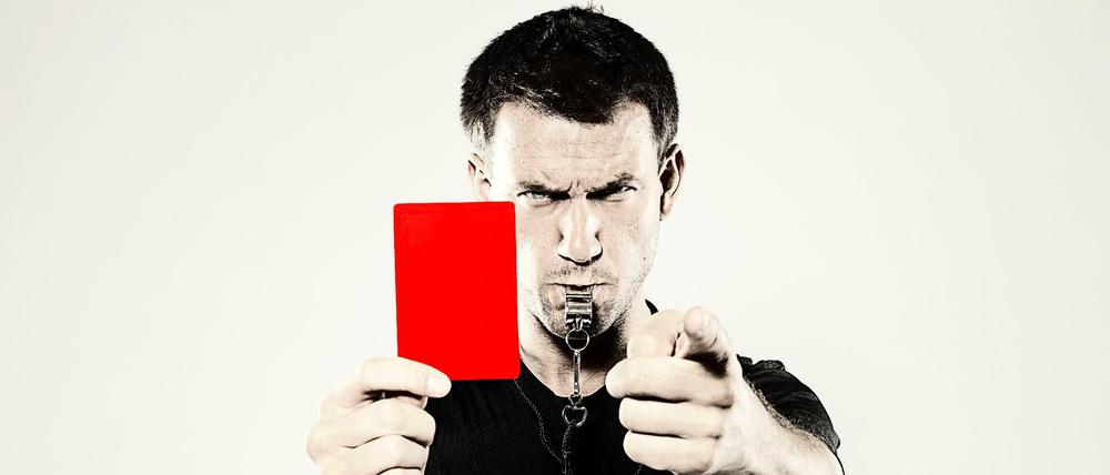 Glatt Rot! Zeigten die Berliner Schiedsrichter am vergangenen Wochenende allen Mitarbeiter.