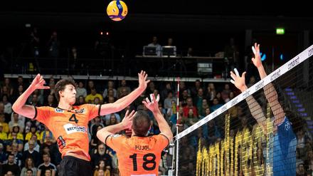 Berlins Jeffrey Jendryk (links) und Pierre Pujol sind am Sonntag klar favorisiert.