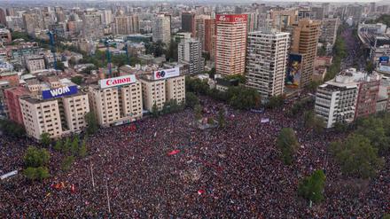 Demonstranten am Freitag in Santiago.