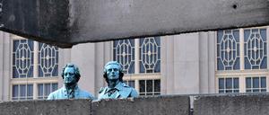 "Horizonte" heißt das Mauer-Kunstprojekt in Weimar: Auf dem Theaterplatz werden an diesem Montag 16 Beton-Mauerteile aufgestellt. Sie sollen bemalt werden.