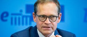 Solche Taten sollten in Berlin niemals zur Normalität werden, sagte Müller am Dienstag.