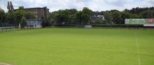 Nichts los: Die Berliner Amateur-Fußballplätze, wie das Käthe-Tucholla-Stadion auf dem Gelände des SSV Köpenick-Oberspree, bleiben an diesem Wochenende leer.