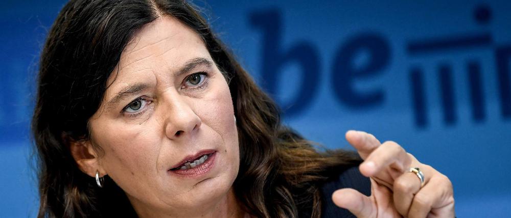 Bildungssenatorin Scheeres ist laufend unter Druck - zuletzt wegen der Verwirrung um die Ausschreibung des Schulessens.