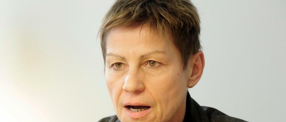 Die Senatsverwaltung von Arbeitssenatorin Elke Breitenbach hat eine Mitarbeiter wegen möglichen Missbrauchs von Geldern entlassen.
