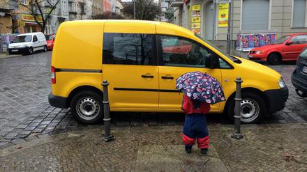 Vor allem Kinder und Behinderte werden durch Falschparker gefährdet.