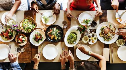 Wer zu früh zu einem verabredeten Abendessen kommt, kann die Zeit auch noch anders verbringen, findet unsere Autorin.