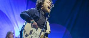 Singt, tanzt, rockt. Joseph Mount, das Mastermind der Band. Aufnahme vom Festival Estrella Levante SOS in Spanien, 2015.