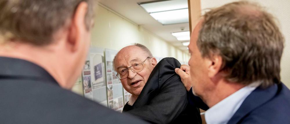 Um diese Szenen geht: Werner Franke (l.) im körperlichen Zwiespalt mit Michael Lehner (r.).