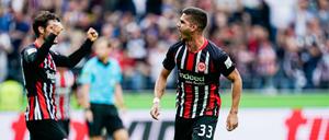 Jubeln ohne Ende. Frankfurts Andre Silva (rechts) und sein Sturmpartner Goncalo Paciencia haben in dieser Saison oft Grund zur Freude. 