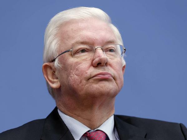 Langjähriger Weggefährte von Friedrich Merz und Merkel-Gegner: der frühere hessische Ministerpräsident Roland Koch.