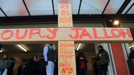 Demonstration zum zehnten Todestag des Asylbewerbers Oury Jalloh im Januar 2005