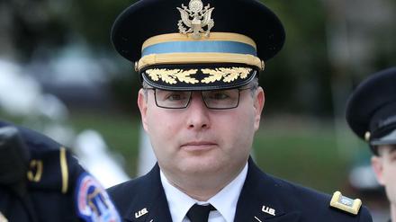 Bereit zur Aussage: Der Militäroffizier Alexander Vindman am Dienstagmorgen vor dem US-Kapitol. 