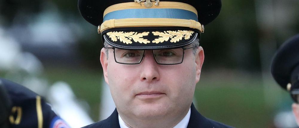 Bereit zur Aussage: Der Militäroffizier Alexander Vindman am Dienstagmorgen vor dem US-Kapitol. 