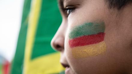 Seit der Militäroffensive der Türkei in Rojava protestieren Pro-Kurdische Demonstranten in Berlin dagegen.