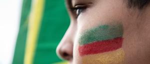 Seit der Militäroffensive der Türkei in Rojava protestieren Pro-Kurdische Demonstranten in Berlin dagegen.