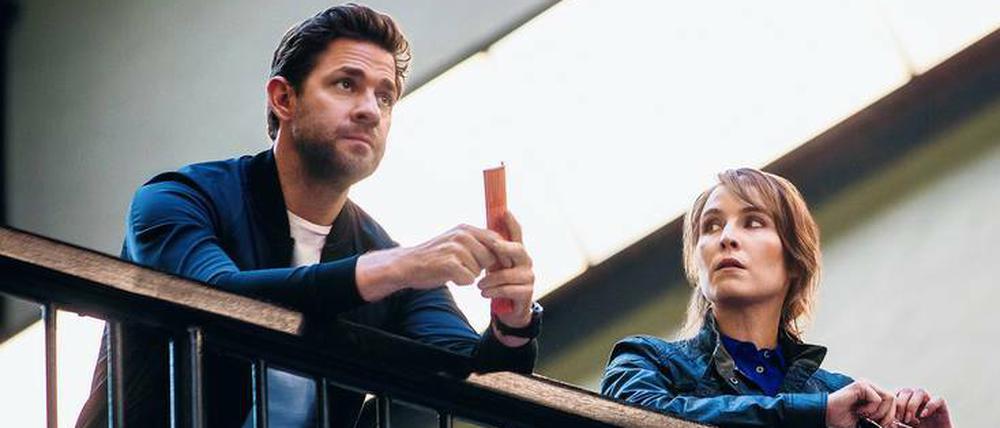 CIA trifft BND: Jack Ryan (John Krasinski) ist sich nicht sicher, ob er Harriet Baumann (Noomi Rapace) wirklich vertrauen sollte. 