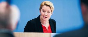 Davongekommen. Juristen kritisieren, es widerspreche vielen Gerichtsurteilen, Giffey den Doktor zu lassen.