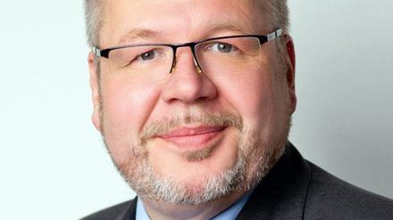 Joe Weingarten ist SPD-Politiker aus Rheinland-Pfalz und Abteilungsleiter im rheinland-pfälzischen Wirtschaftsministerium. Nun ist er Nachfolger von Andrea Nahles im Bundestag.