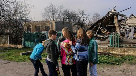 60 Kinder besuchen die Dorfschule in der Ortschaft Krasnohoriwka in der Ostukraine.