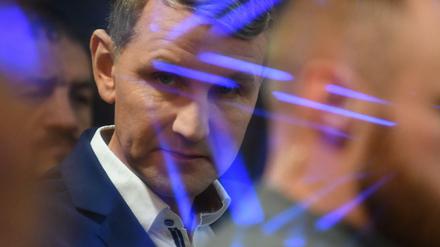 Auf dem Weg ins TV-Studio: Björn Höcke am Wahlabend.
