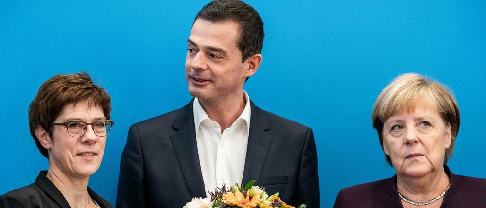 Thüringens CDU-Chef Mike Mohring am Montag mit CDU-Chefin Annegret Kramp-Karrenbauer und Kanzlerin Angela Merkel.